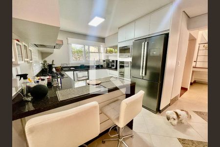 Casa de condomínio à venda com 380m², 5 quartos e 4 vagas Casa de condomínio à venda com 380m², 5 quartos e 4 vagasCozinha