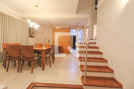 Sala de casa de condomínio à venda com 6 quartos, 380m² em Medeiros, Jundiaí