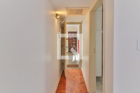 Corredor de apartamento para alugar com 3 quartos, 72m² em Conjunto Residencial Butantã, São Paulo