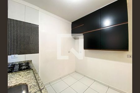 Casa para alugar com 2 quartos, 70m² em Jardim Santos Dumont, São Paulo