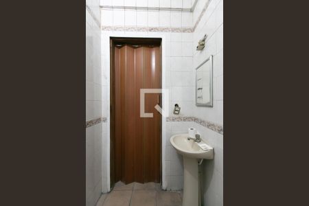 Banheiro de casa para alugar com 1 quarto, 50m² em Vila Carmosina, São Paulo