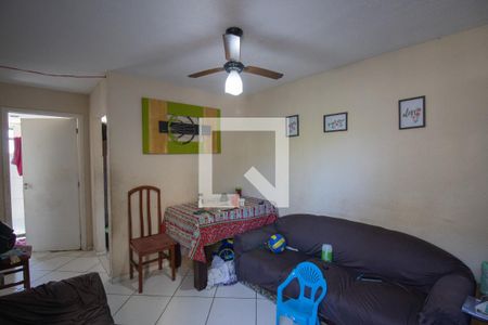 Sala de apartamento para alugar com 2 quartos, 44m² em Venda da Cruz, São Gonçalo