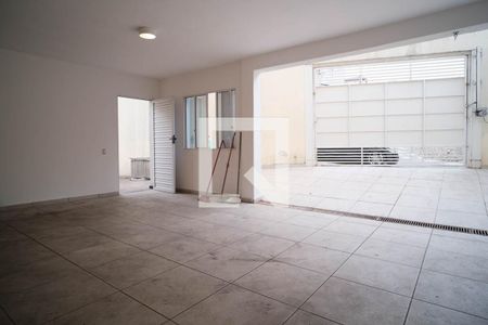 Casa à venda com 350m², 2 quartos e 3 vagas Casa à venda com 350m², 2 quartos e 3 vagasÁrea Externa
