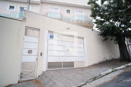Casa à venda com 350m², 2 quartos e 3 vagas Casa à venda com 350m², 2 quartos e 3 vagasFachada