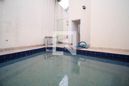 Casa à venda com 350m², 2 quartos e 3 vagas Casa à venda com 350m², 2 quartos e 3 vagasÁrea Externa