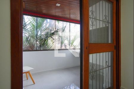 Sala - Varanda de apartamento para alugar com 2 quartos, 65m² em Santa Cecília, Porto Alegre
