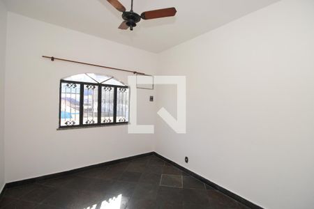 Quarto de casa para alugar com 2 quartos, 78m² em Vila Valqueire, Rio de Janeiro