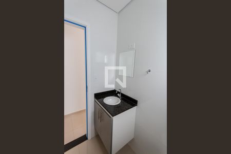 Banheiro  de apartamento à venda com 2 quartos, 56m² em Parque Novo Oratório, Santo André