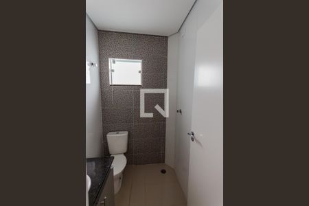 Banheiro  de apartamento à venda com 2 quartos, 56m² em Parque Novo Oratório, Santo André