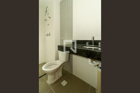 Banheiro da Suíte de apartamento para alugar com 1 quarto, 60m² em Jardim Carvalho, Porto Alegre