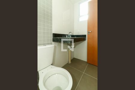Banheiro da Suíte de apartamento para alugar com 1 quarto, 60m² em Jardim Carvalho, Porto Alegre