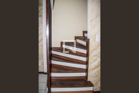 Escada de casa de condomínio para alugar com 3 quartos, 108m² em Stella Maris, Salvador