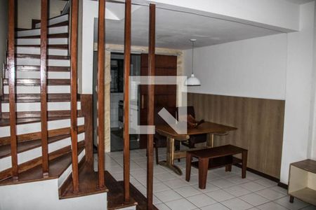 Casa de condomínio para alugar com 108m², 3 quartos e 2 vagasSala