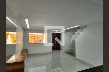 Sala de casa de condomínio à venda com 3 quartos, 140m² em Vargem Pequena, Rio de Janeiro