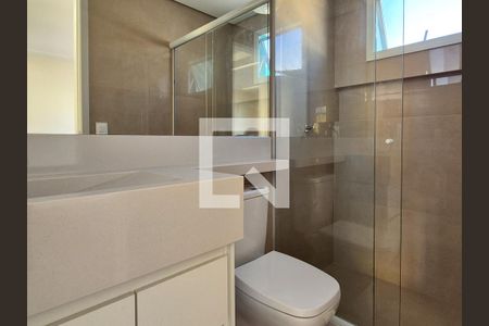 Banheiro da Suíte 1 de casa de condomínio à venda com 3 quartos, 140m² em Vargem Pequena, Rio de Janeiro