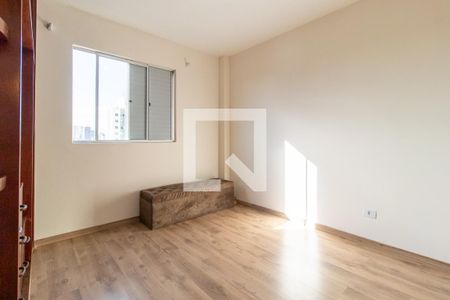 Quarto 1 de apartamento para alugar com 2 quartos, 60m² em Cristo Rei, Curitiba