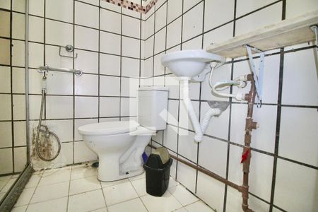 Banheiro da Suíte de casa para alugar com 1 quarto, 28m² em Santo Antônio Além do Carmo, Salvador