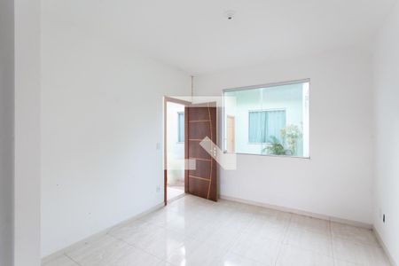 Sala de casa à venda com 2 quartos, 60m² em Frei Leopoldo, Belo Horizonte