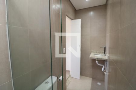 Banheiro da Suíte de casa para alugar com 1 quarto, 40m² em Vila Antonieta, São Paulo