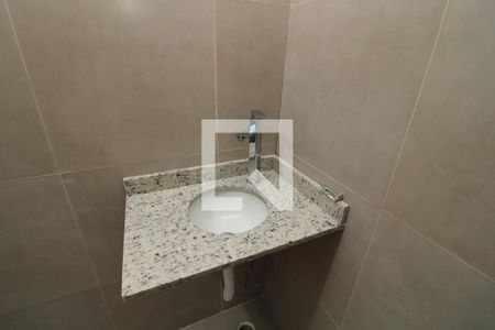 Banheiro de casa para alugar com 1 quarto, 45m² em Vila Antonieta, São Paulo
