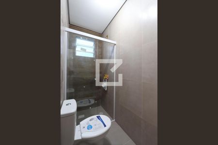 Banheiro de casa de condomínio para alugar com 1 quarto, 45m² em Vila Antonieta, São Paulo