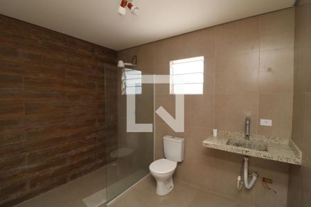 Banheiro de casa para alugar com 1 quarto, 47m² em Vila Antonieta, São Paulo