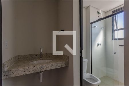 Banheiro Semi - suítes de apartamento para alugar com 3 quartos, 84m² em Liberdade, Belo Horizonte