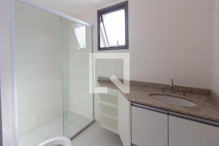 Banheiro da Suíte de apartamento para alugar com 2 quartos, 57m² em Vila Camargos, Guarulhos