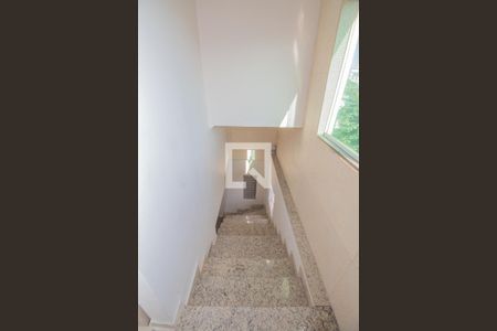 Escada de casa para alugar com 1 quarto, 60m² em Jardim Independência, São Paulo