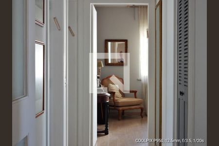 Corredor  de apartamento para alugar com 3 quartos, 160m² em Cerqueira César, São Paulo