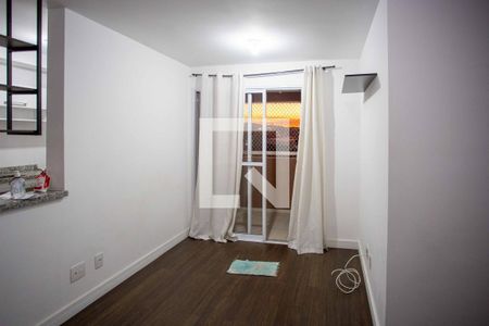 Sala de apartamento para alugar com 2 quartos, 54m² em Taboão, Diadema