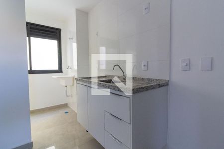 Sala/Cozinha de apartamento para alugar com 2 quartos, 30m² em Guaiaúna, São Paulo
