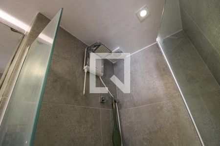 Chuveiro banheiro da suíte 1 de casa de condomínio à venda com 3 quartos, 115m² em Pedreira, São Paulo