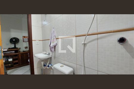 Casa à venda com 200m², 3 quartos e 4 vagas Casa à venda com 200m², 3 quartos e 4 vagasBanheiro 2