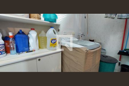 Casa à venda com 200m², 3 quartos e 4 vagas Casa à venda com 200m², 3 quartos e 4 vagasÁrea de Serviço