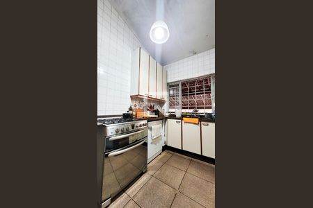 Casa à venda com 650m², 4 quartos e 3 vagas Casa à venda com 650m², 4 quartos e 3 vagasCozinha