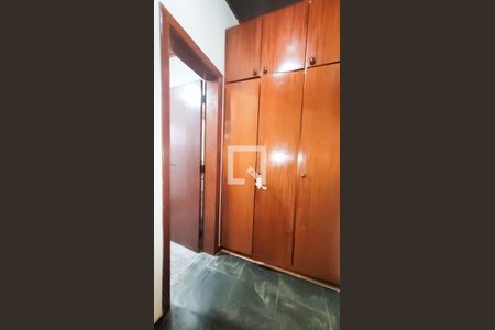 Casa à venda com 650m², 4 quartos e 3 vagas Casa à venda com 650m², 4 quartos e 3 vagasCloset da suíte