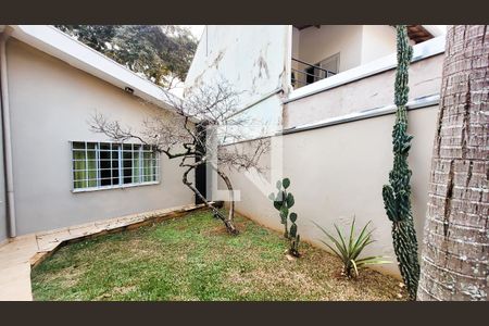 Casa à venda com 650m², 4 quartos e 3 vagas Casa à venda com 650m², 4 quartos e 3 vagasJardim