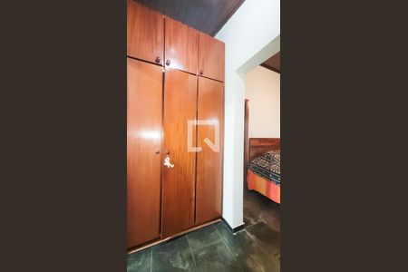 Casa à venda com 650m², 4 quartos e 3 vagas Casa à venda com 650m², 4 quartos e 3 vagasCloset da suíte