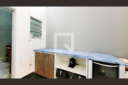 Casa à venda com 650m², 4 quartos e 3 vagas Casa à venda com 650m², 4 quartos e 3 vagasCozinha e Área de Serviço