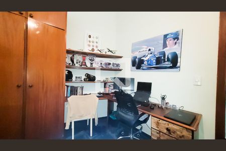 Casa à venda com 650m², 4 quartos e 3 vagas Casa à venda com 650m², 4 quartos e 3 vagasQuarto 1