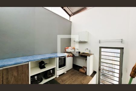 Casa à venda com 650m², 4 quartos e 3 vagas Casa à venda com 650m², 4 quartos e 3 vagasCozinha e Área de Serviço