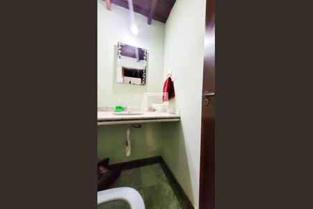 Casa à venda com 650m², 4 quartos e 3 vagas Casa à venda com 650m², 4 quartos e 3 vagasLavabo