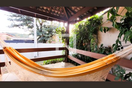 Casa à venda com 650m², 4 quartos e 3 vagas Casa à venda com 650m², 4 quartos e 3 vagasVaranda