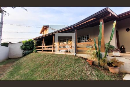 Casa à venda com 650m², 4 quartos e 3 vagas Casa à venda com 650m², 4 quartos e 3 vagasVaranda