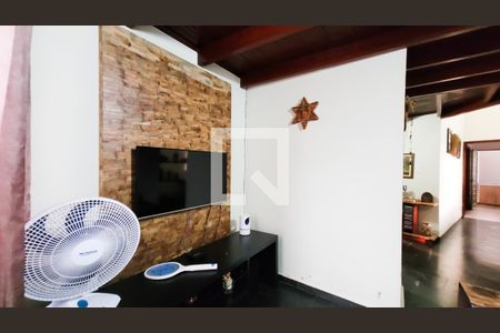 Casa à venda com 650m², 4 quartos e 3 vagas Casa à venda com 650m², 4 quartos e 3 vagasSala de TV