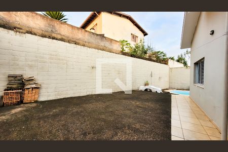 Casa à venda com 650m², 4 quartos e 3 vagas Casa à venda com 650m², 4 quartos e 3 vagasÁrea externa