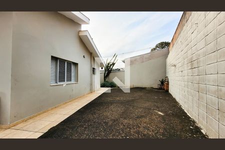 Casa à venda com 650m², 4 quartos e 3 vagas Casa à venda com 650m², 4 quartos e 3 vagasÁrea externa