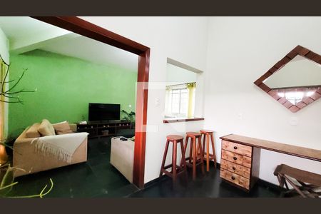 Casa à venda com 650m², 4 quartos e 3 vagas Casa à venda com 650m², 4 quartos e 3 vagasHall de entrada