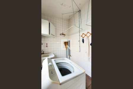 Casa à venda com 650m², 4 quartos e 3 vagas Casa à venda com 650m², 4 quartos e 3 vagasLavanderia